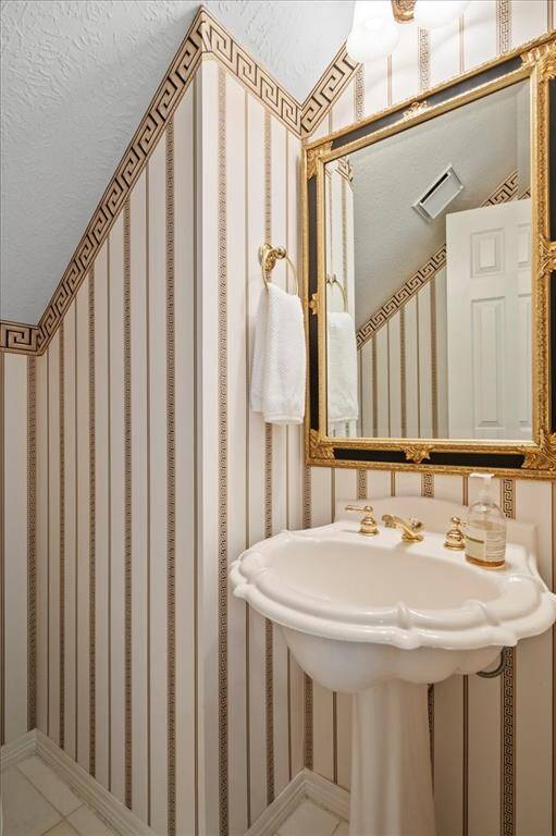 1st floor Powder room