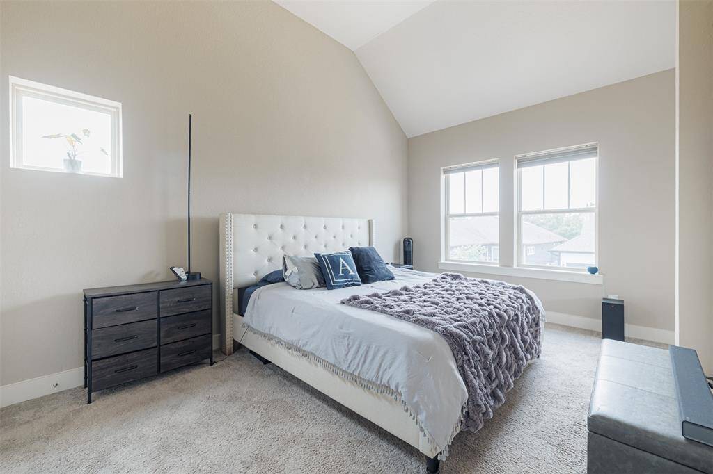 Bedroom in garage Apartment