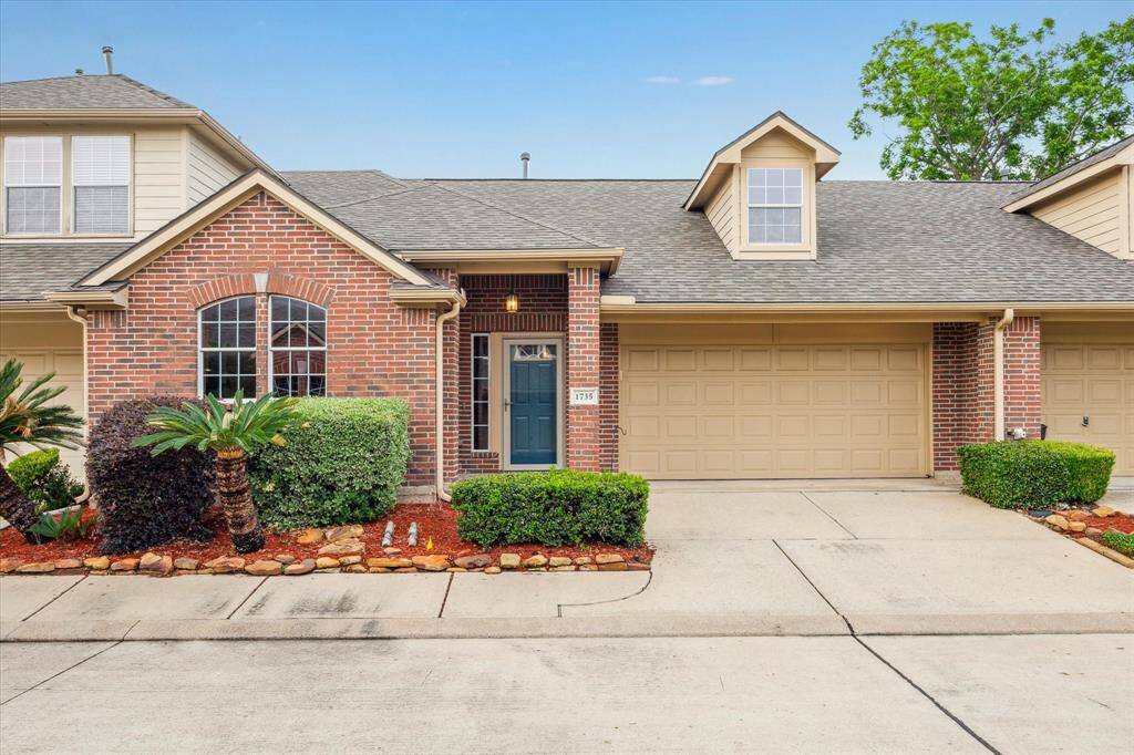1735 Village townhome Dr. is a 1,215 S/F, 2 bedroom, 2 full bath, single story townhome with 2-car attached garage located just minutes from Sam Houston Tollway.
