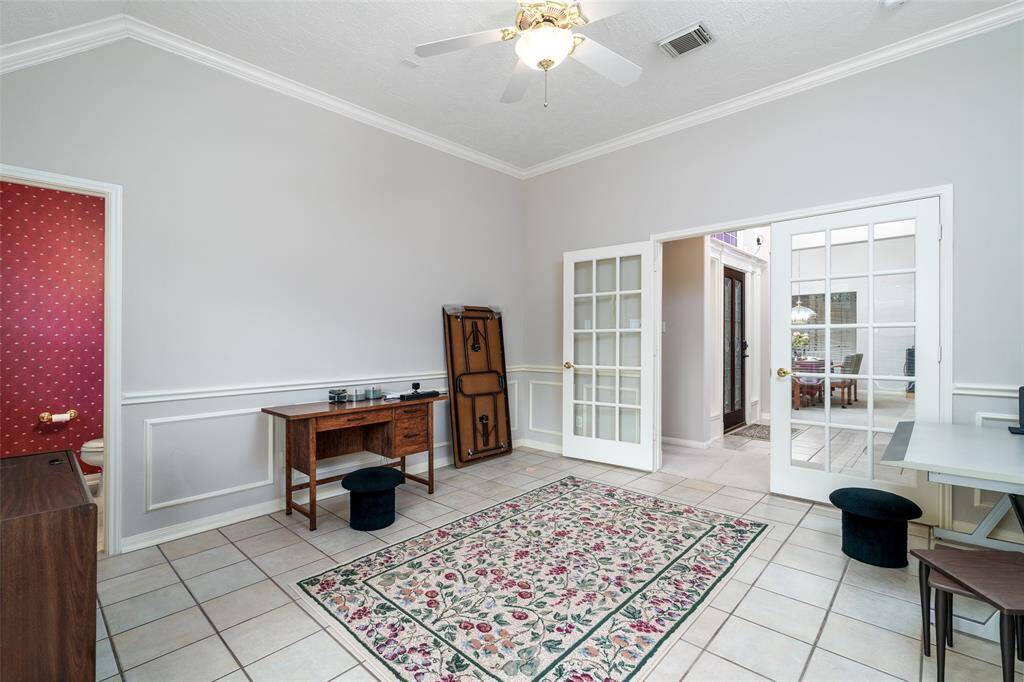 Large pantry between the kitchen and the breakfast room