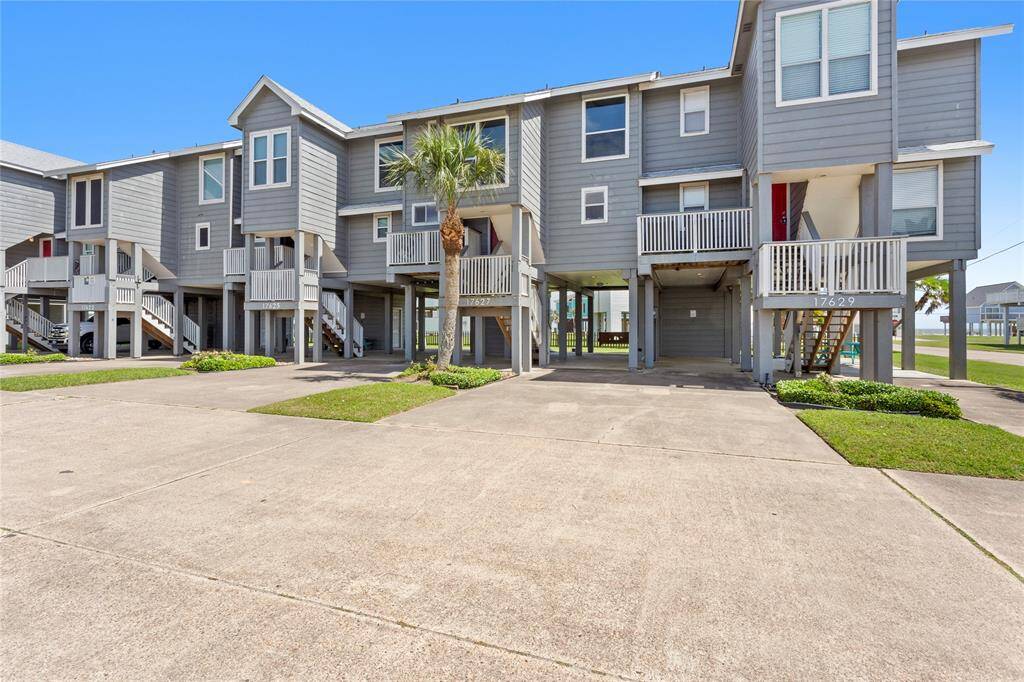 Carport area under unit has great outdoor space for parking and entertaining