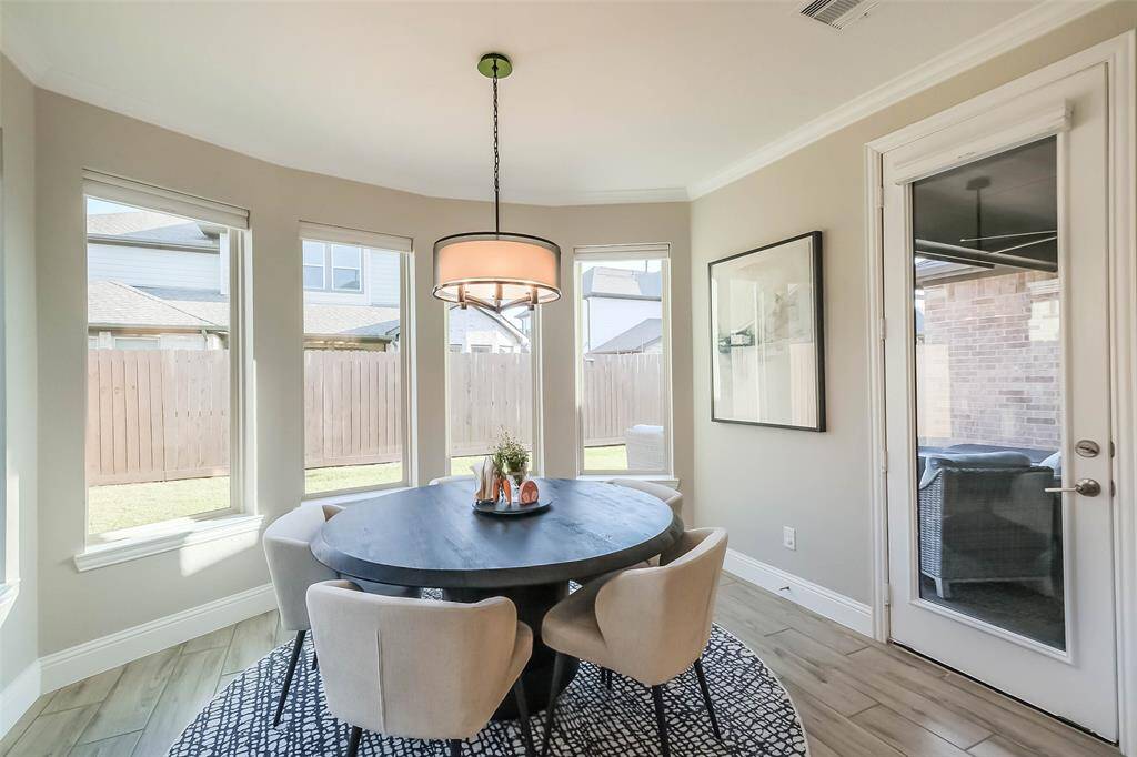 Look at this sunny dining area!