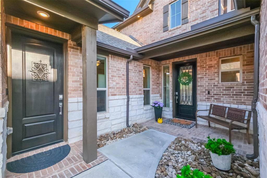This home features a PRIVATE GUEST SUITE with separate entrance, separate garage and 1st floor bedroom with ensuite bathroom.