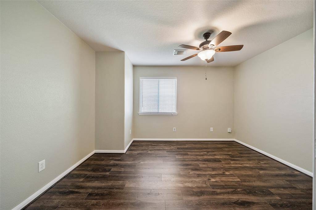 This adaptable space offers endless possibilities. It's perfect as a home office, 4th bedroom, playroom, or creative hobby room. Neutral finishes and beautiful LVP flooring make it easily tailored to suit your needs.