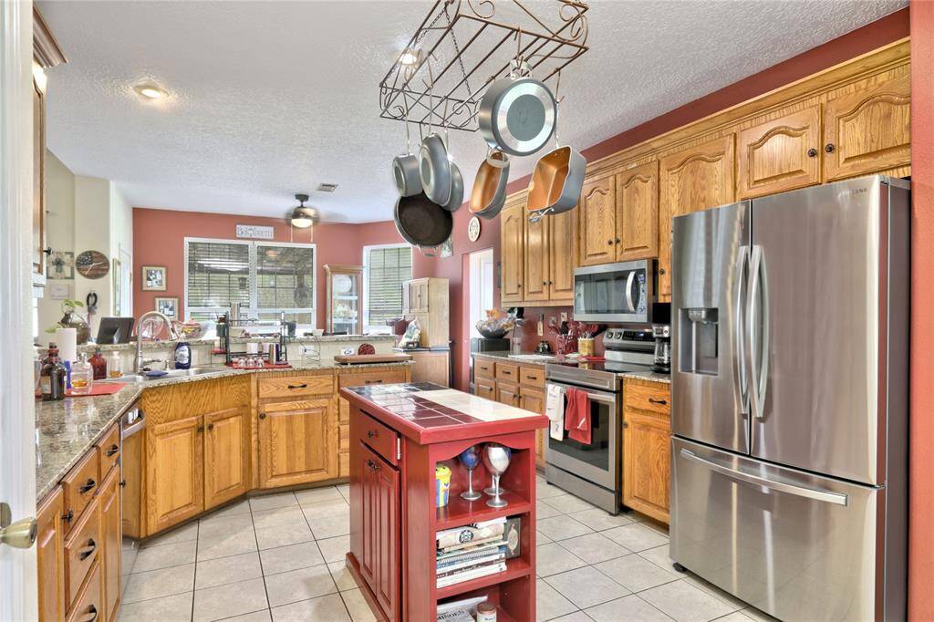 Large Kitchen open to dining room and breakfast room, great for entertaining