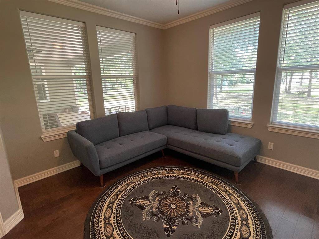 Guest suite sitting
