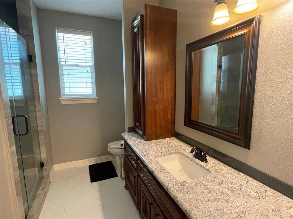 Guest suite bath