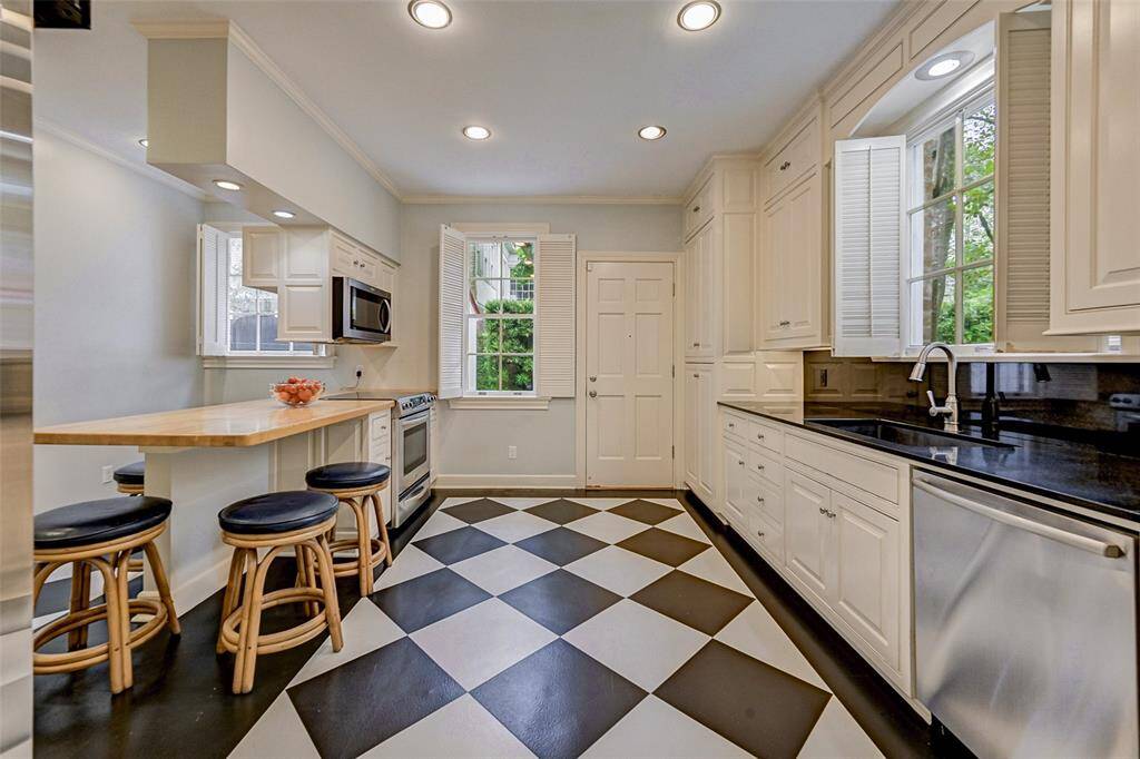 Another view kitchen.