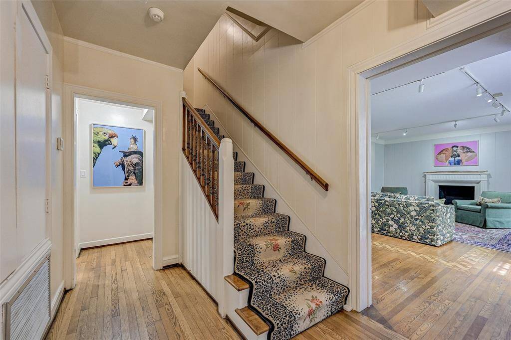 Let's go upstairs.