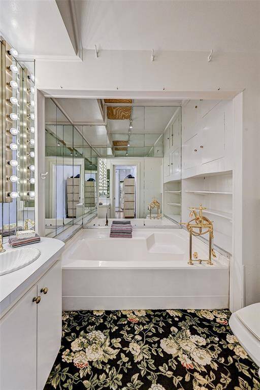 Bathroom with soaking tub just off sitting room