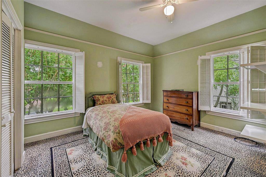 Front facing bedroom full of light with ensuite bathroom