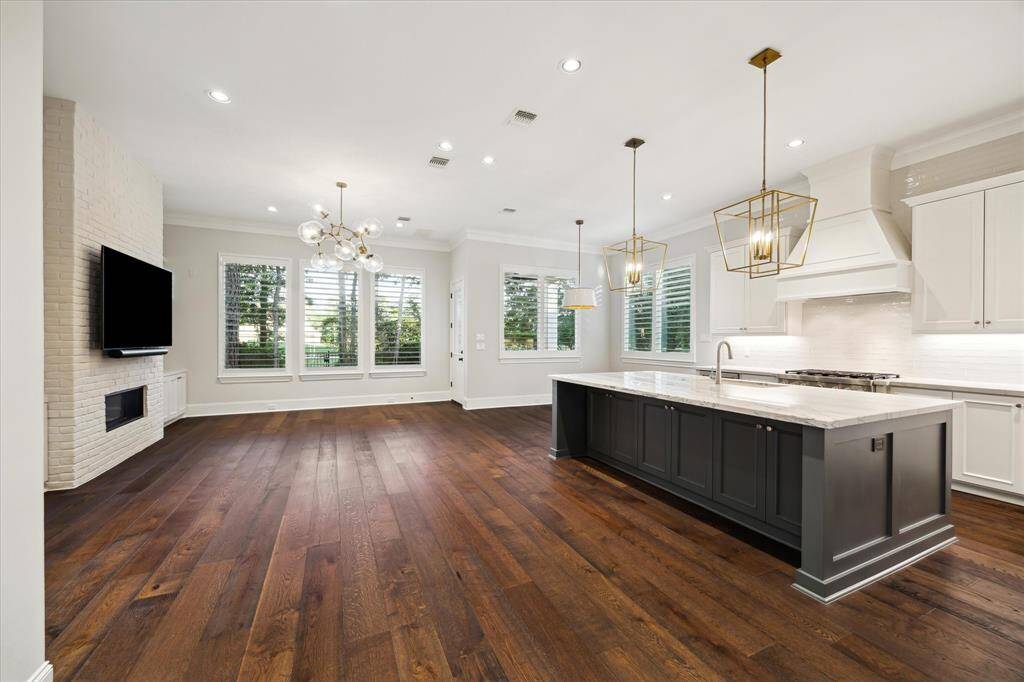 A very grand dine-in island in this gourmet kitchen provides a large inviting space to pull up and sit while chatting with the chef as they prepare the evening meal and open a bottle of your favorite.