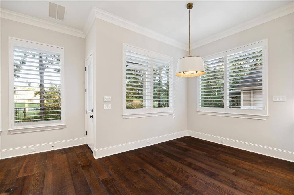 Sunlight filters through the wide windows, casting a warm glow over the polished dining table as you sit, coffee in hand, watching golfers weave across the emerald fairways. The rhythmic sound of birds and the distant murmur of conversation blend with the occasional crisp thwack of a well-struck ball, creating a perfect symphony of morning tranquility.