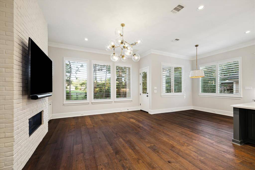 Abundant windows connect the indoor spaces with the lush outdoor surroundings while enjoying a cool gathering area with family and friends.