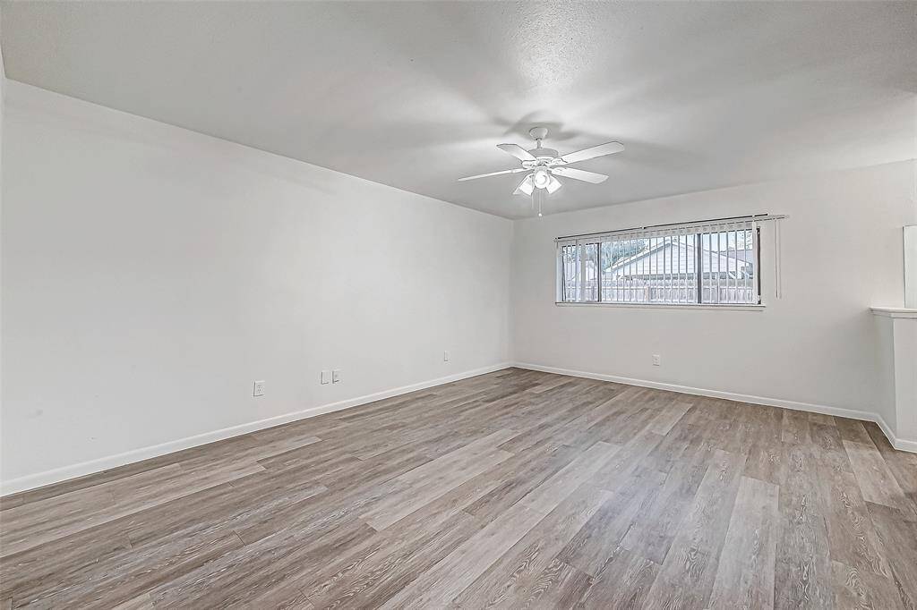 Huge primary bedroom