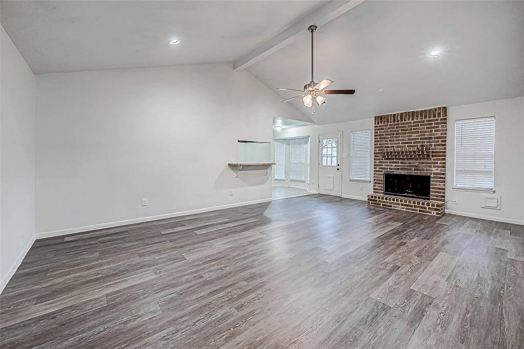 Large living room with vaulted ceiling