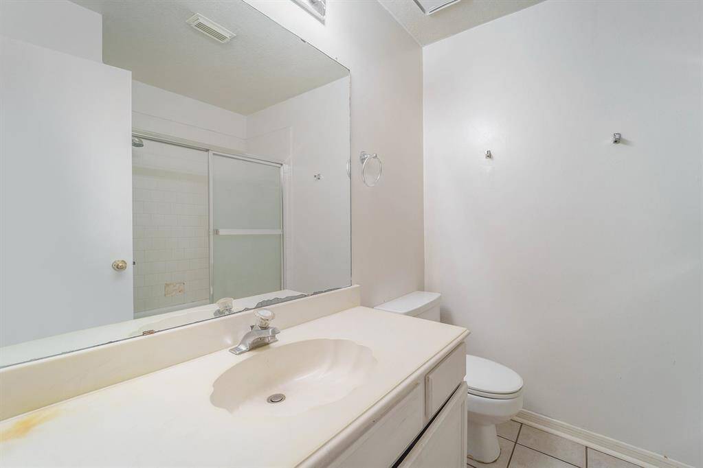 Upstairs secondary bathroom with a combination tub and shower.