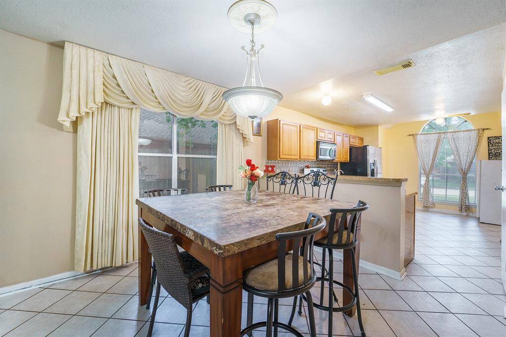 Adorable breakfast nook off the kitchen!