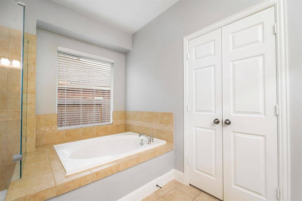 Soaking tub