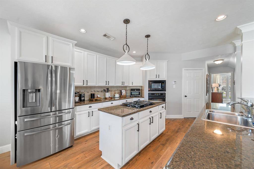 Plenty of storage in kitchen area