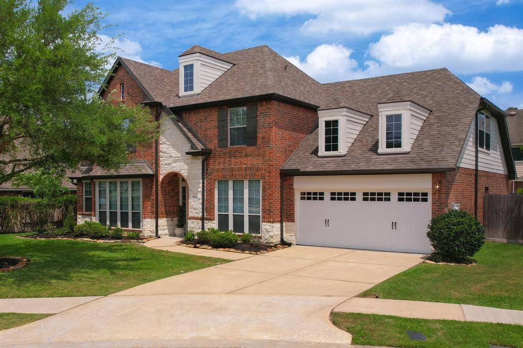 Welcome home! Tandem garage perfect for storage or extra parking!