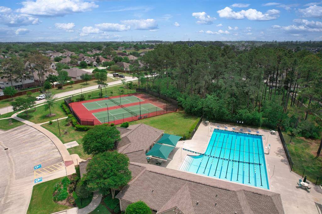 Amenities include pool, dog park, tennis court, and clubhouse!