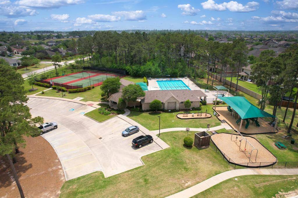 Amenities just 3 minutes away!