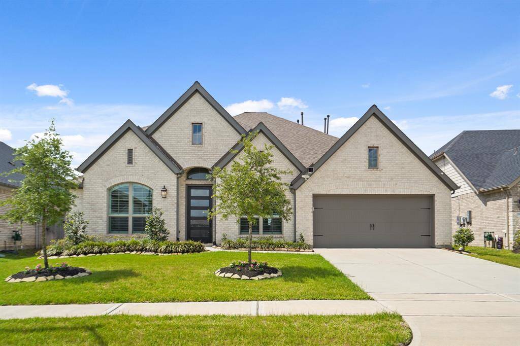 Welcome home to 19019 Dappled Mare Circle! A beautiful waterfront single-story home with stunning curb appeal.