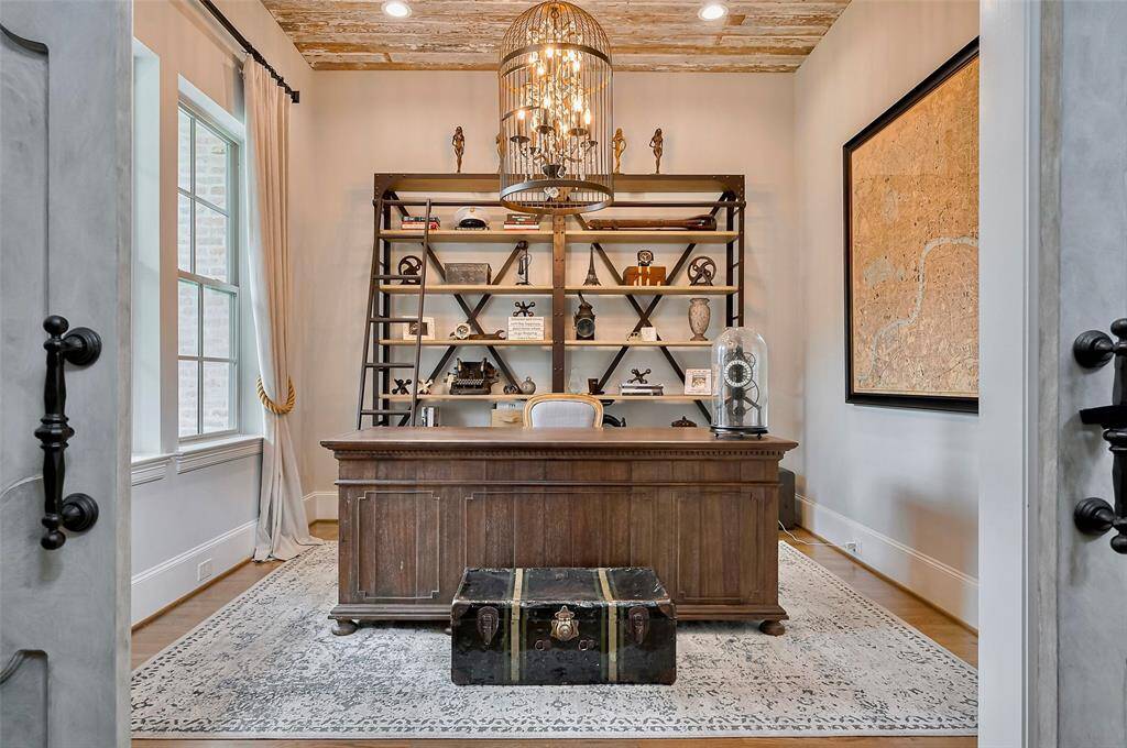 Designed and crafted by the renowned Rob Ryan Builders, this bespoke home office is a true reflection of elevated design and impeccable craftsmanship.
