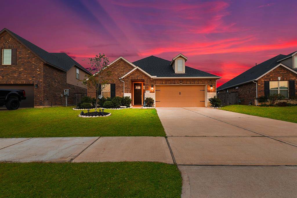 Beautiful landscaped and meticulously manicured yard, offering stunning curb appeal!