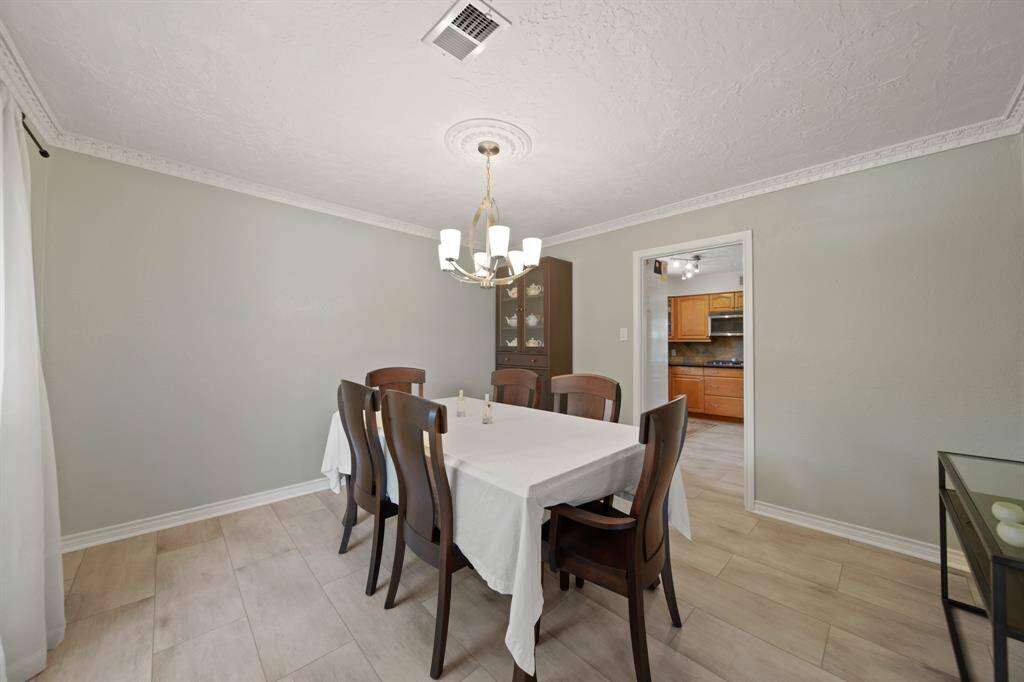 The room is enhanced by acaptivating chandelier.