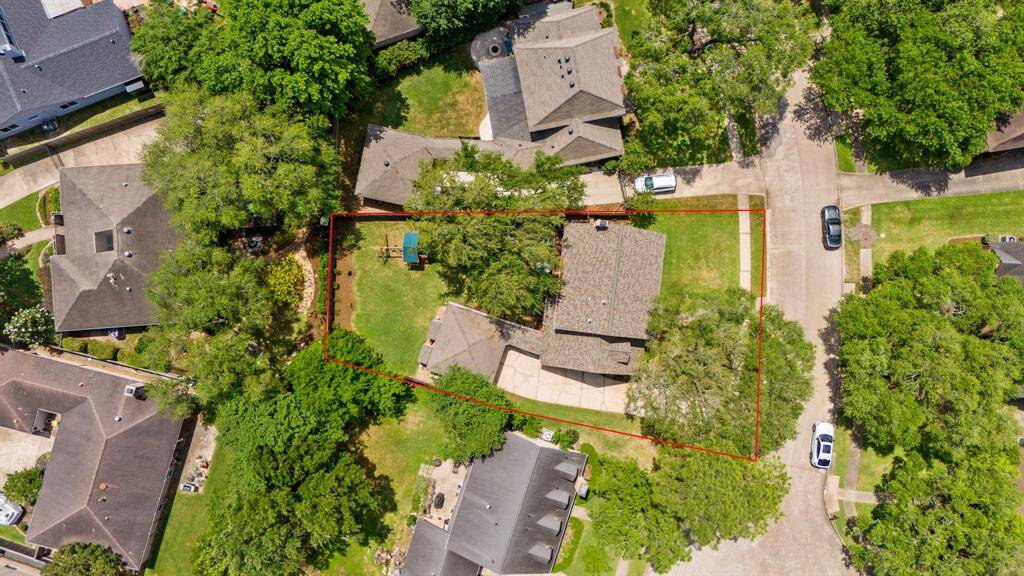 Nestled on a serene lot,this charming home offers a tranquilretreat from the hustle and bustle.