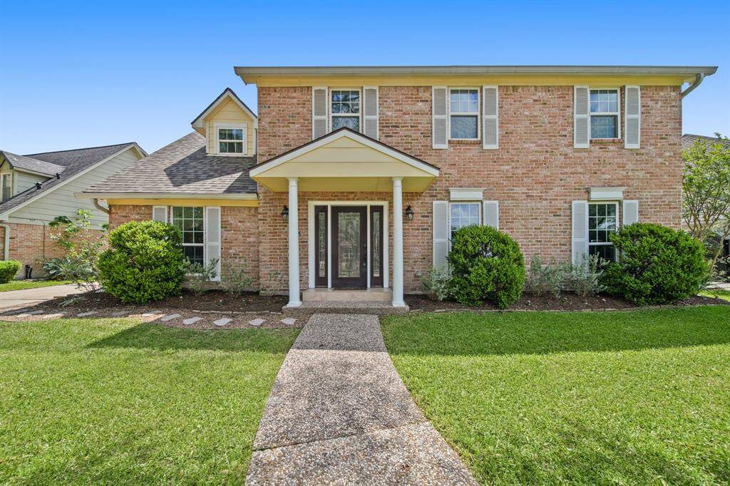 Welcome to 1915 Willowlake Drive!