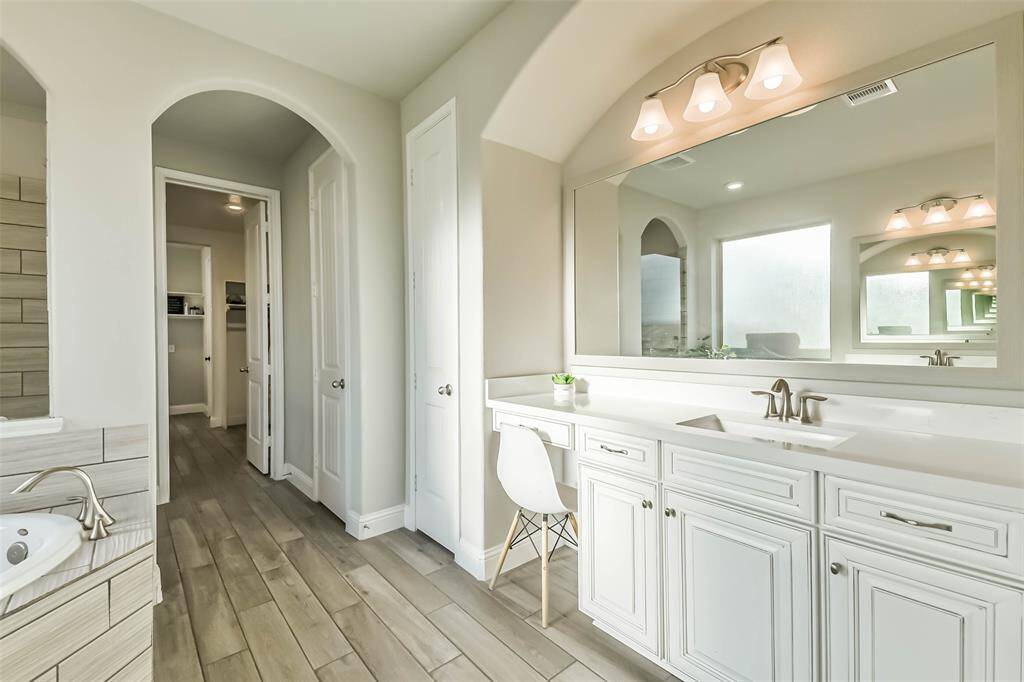 One sink area has a vanity space, perfect for getting ready with so much natural light.