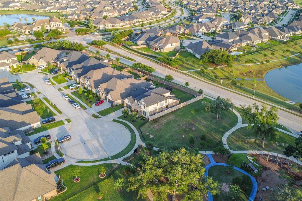 Just a short walk away from the Resort and all the amenities in Amira.