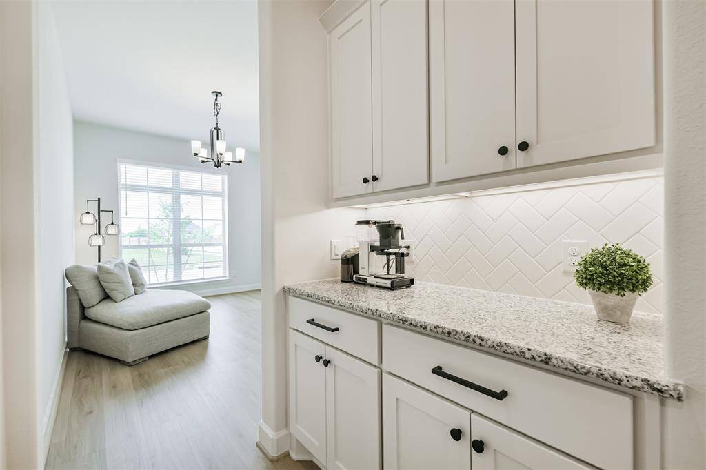 Large butler's pantry between kitchen and formal dining has ample additional storage space plus undercabinet lighting.