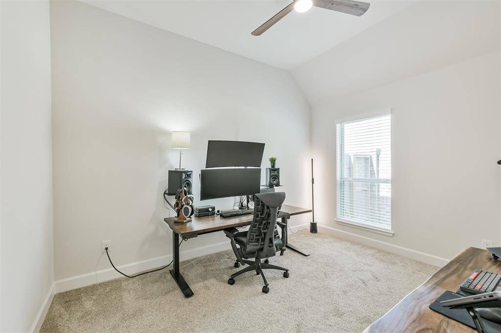 Second bedroom with ceiling fan