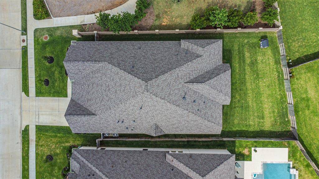 Spacious backyard and no side neighbors