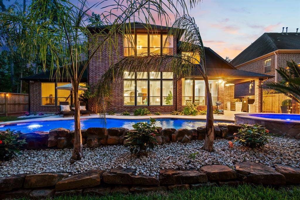 Gorgeous property with no rear or side neighbor.   Walking distance to the neighborhood park!
