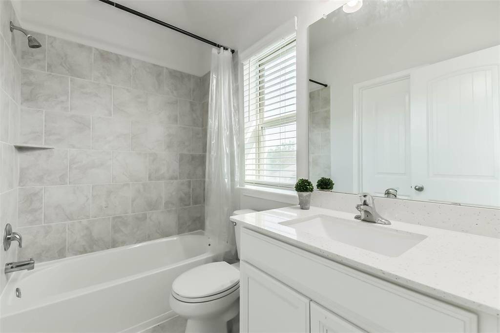 Ensuite bath of fourth bedroom with tub/shower combination.