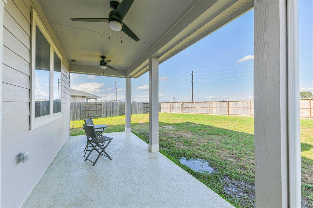 Oversize wedge shaped yard with no back neighbors.