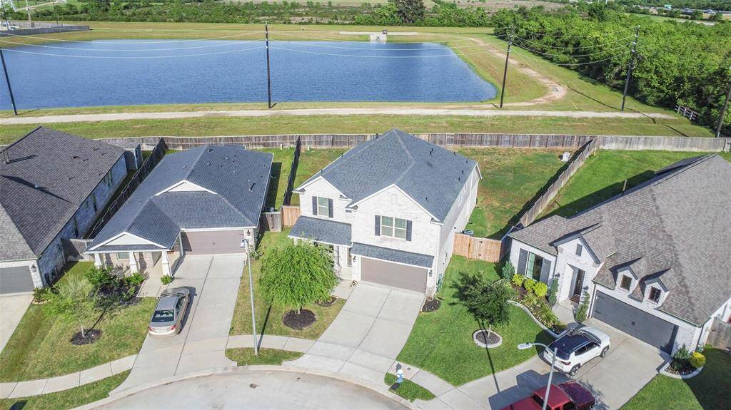 Prime location with no back neighbors. Gate in back fence for easy access to lake or walking paths.