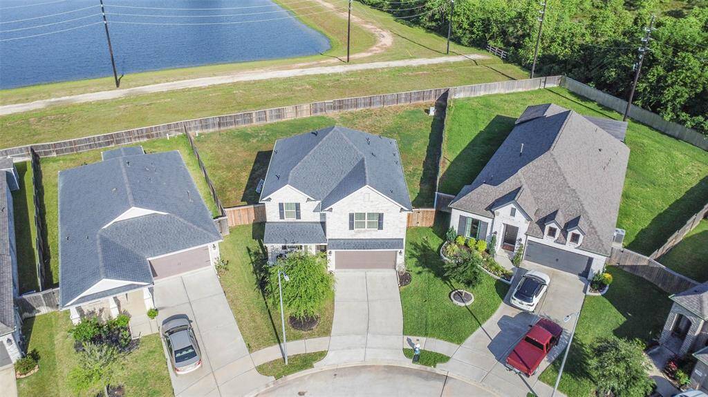 Lots of space in this half culdesac for privacy.