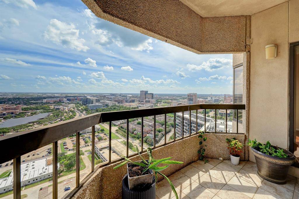 Private balcony - amazing views from 33rd floor