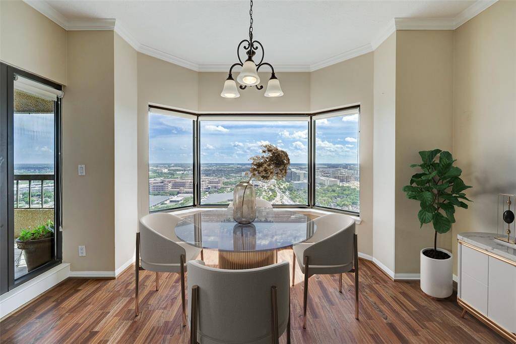Breakfast room adjacent to kitchen