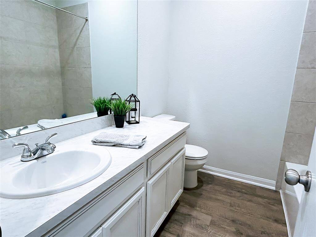 2nd Bathroom