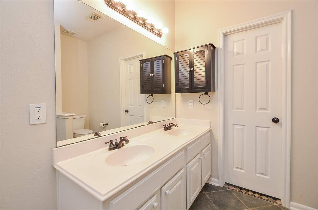 Featuring dual sinks