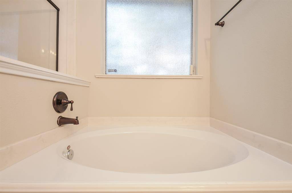 Relaxing soaking tub