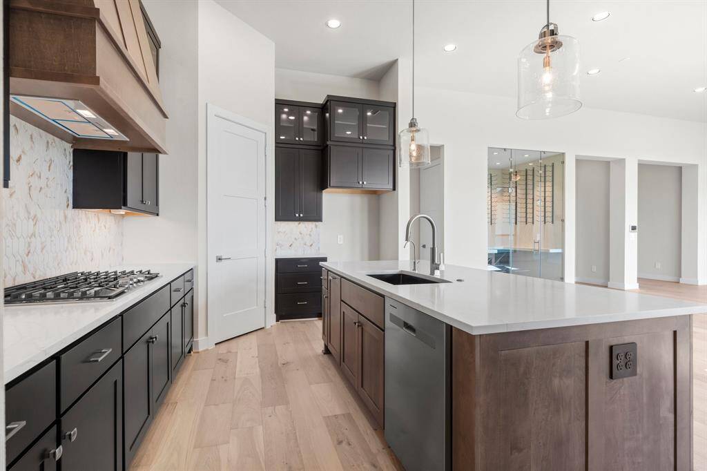 Under Cabinet Lighting and Hardware