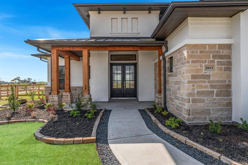 The Double Entry Doors Will Make Moving Day a Breeze
